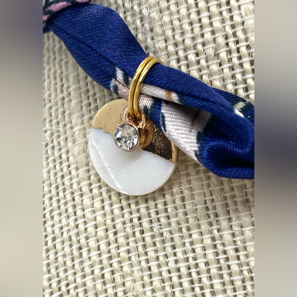 Blue White Gold Mod Satin Scarf Necklace Gold Charms Boho Fall Retro Preppy - Picture 6 of 10